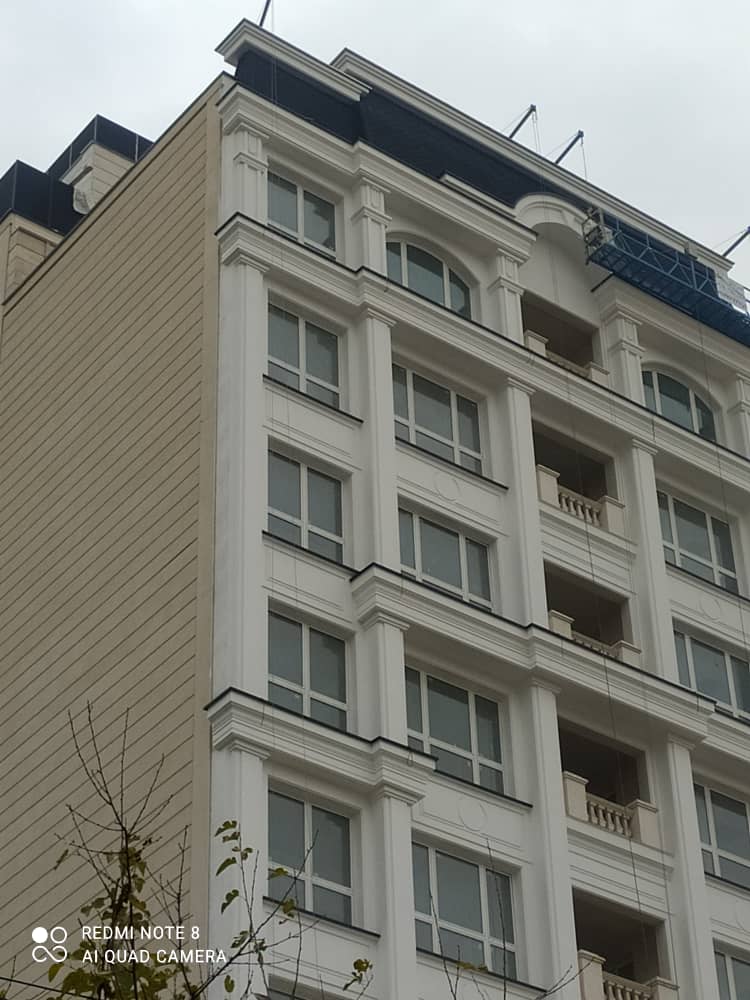 تهیه و نصب پیشانی و نمای ساختمان با شینگل ترکیه ای در خیابان دیباجی شمالی