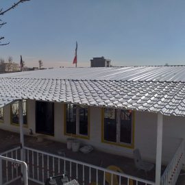 اجرای سقف شیروانی مدرسه در احمد آباد مستوفی