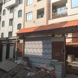 ساخت و نصب سر درب و اضافه پارکینگ ورق طرح سفال در نازی آباد