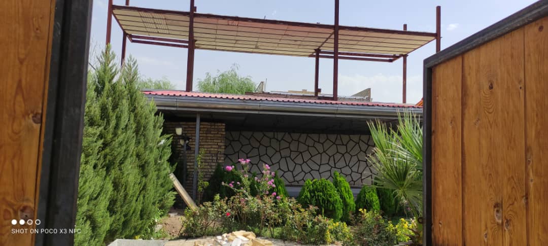 ساخت و نصب سقف جهت پوشش استخر با نما و لمبه و ورق رنگی در جمال آباد